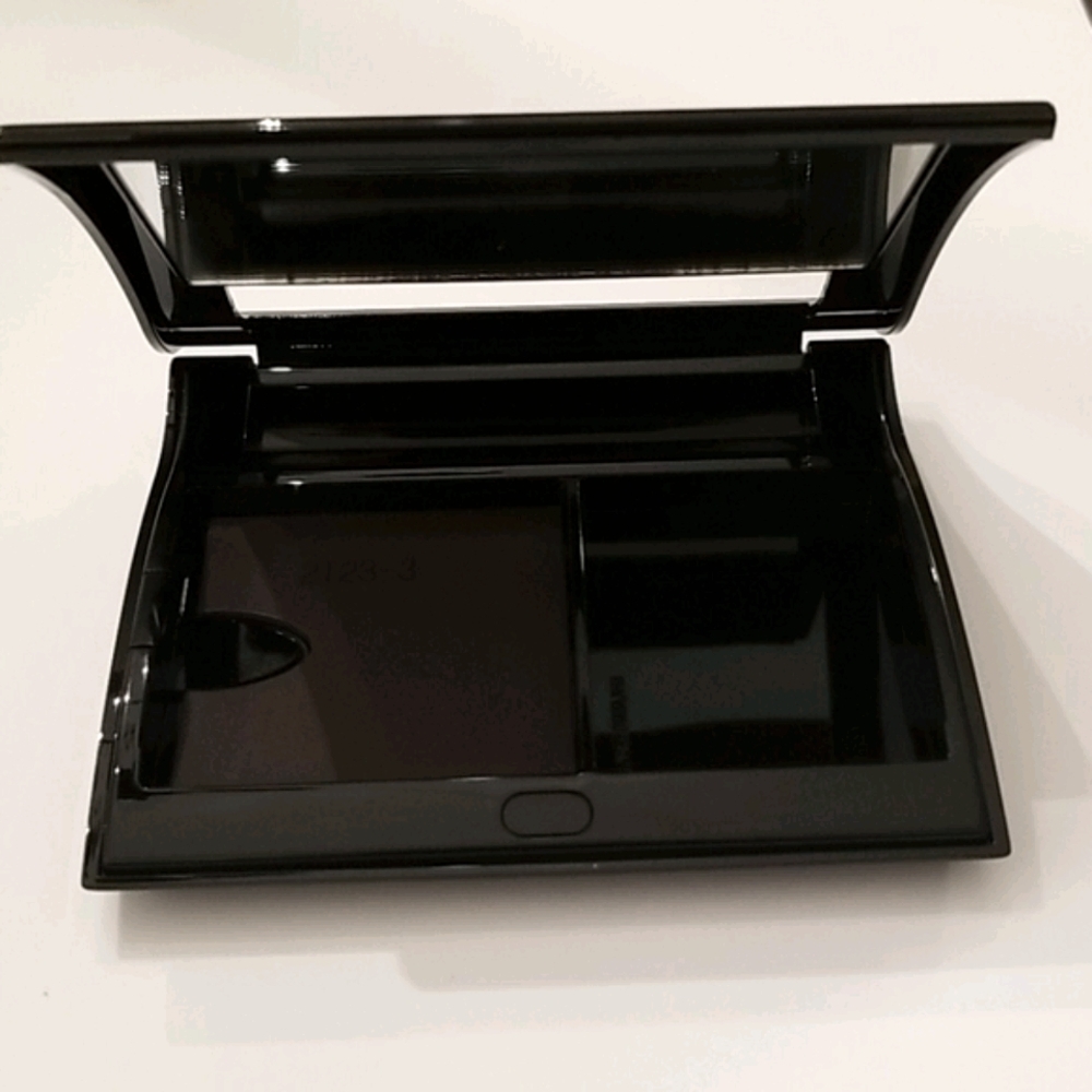 Mary Kay Compact (unfilled) - Picture 4 of 5